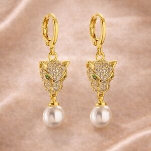 Panthere Pearl Green Eyes Crystal Pearl Earrings